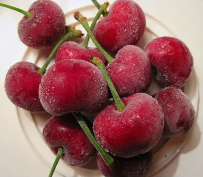 Sinocharm HACCP OEM Brands Factory Price Pitless Wholesale IQF Frozen Fresh Sour Cherry Fruit From China for Dessert 2