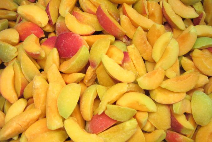 High Quality Flash Frozen Full Grain Apricots Delicious for Smoothies Baking Factory Supply IQF Processed Fresh Frozen Fruit 2